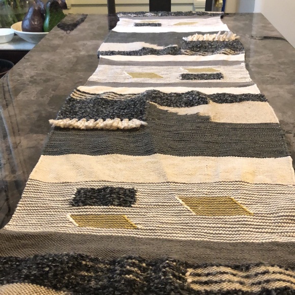 Table runner - Picture 3 of 6